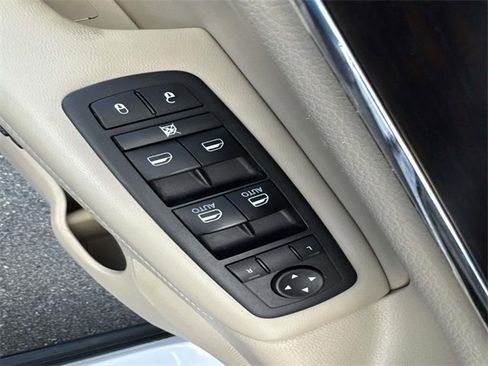 Used 2014 Jeep Grand Cherokee Limited image 20