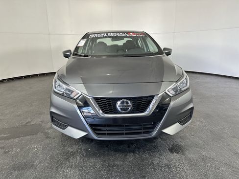 Used 2022 Nissan Versa SV w/ Trunk Package image 4