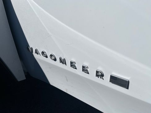 Used 2024 Jeep Wagoneer L Series II image 23