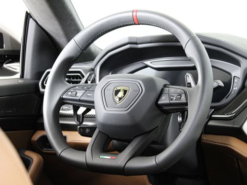 Used 2025 Lamborghini Urus SE AWD/4WD image 32