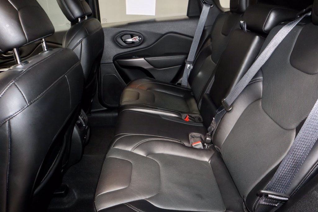 Used 2021 Jeep Cherokee Latitude Lux w/ Sun & Sound Group AWD/4WD image 22