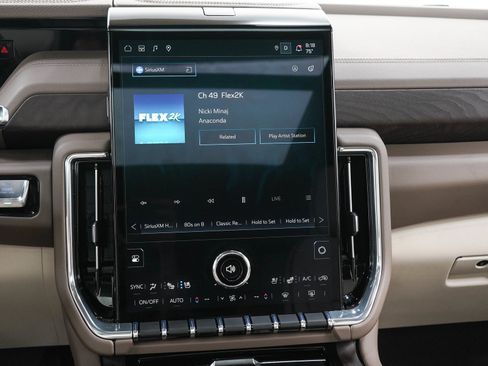 Used 2025 GMC Yukon Denali w/ Denali Reserve Package AWD/4WD image 21