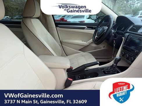 Used 2017 Volkswagen Passat 1.8T R-Line image 9