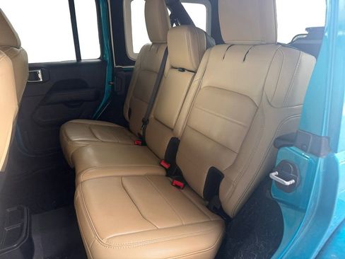 Used 2019 Jeep Wrangler Unlimited Sahara AWD/4WD image 13
