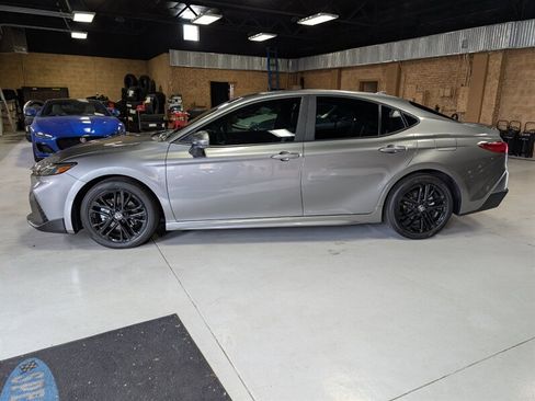 Used 2025 Toyota Camry SE w/ Convenience Package FWD image 7