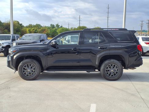 Used 2025 Toyota 4Runner SR5 AWD/4WD image 6