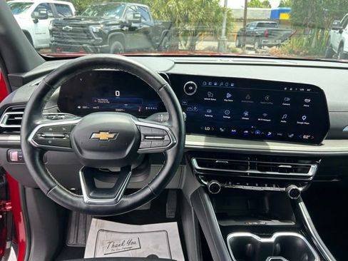 Used 2025 Chevrolet Traverse LT AWD/4WD image 18
