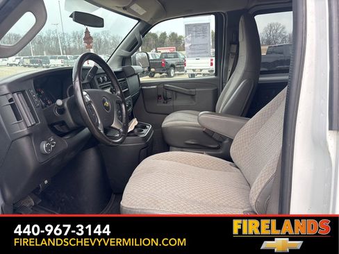 Used 2017 Chevrolet Express 3500 Extended image 12