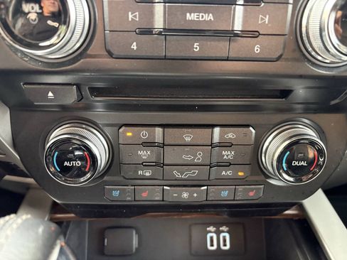 Used 2016 Ford F150 Lariat w/ Equipment Group 502A Luxury AWD/4WD image 25