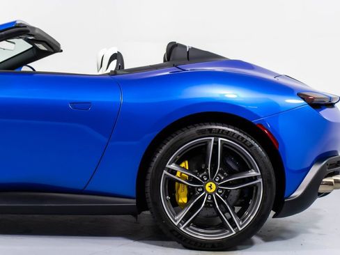 Certified 2025 Ferrari Roma Spider RWD image 27
