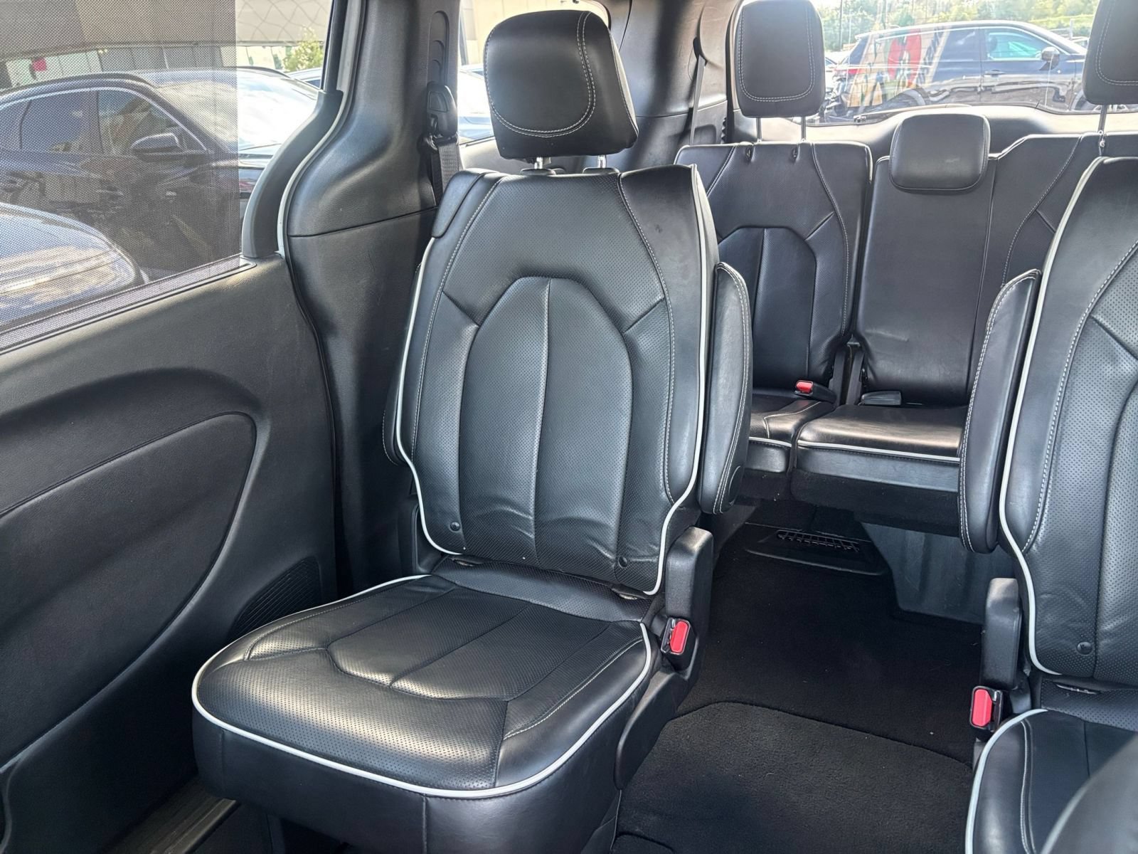Used 2025 Chrysler Pacifica Limited FWD image 43