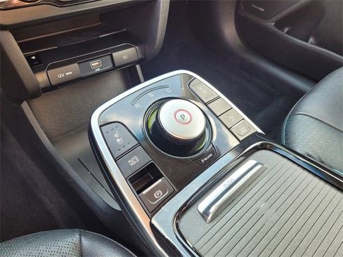 Used 2022 Kia Niro EX Premium image 17