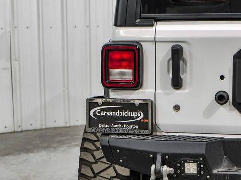 Used 2018 Jeep Wrangler Unlimited Sahara image 46