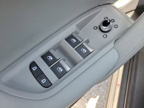 Certified 2025 Audi Q5 2.0T Premium Plus image 18