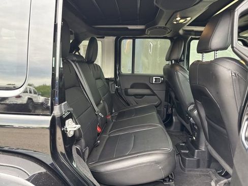 Used 2023 Jeep Wrangler Unlimited Sahara w/ Cold Weather Group AWD/4WD image 11