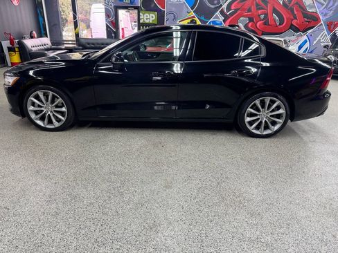 Used 2021 Volvo S60 T6 Momentum AWD/4WD image 2