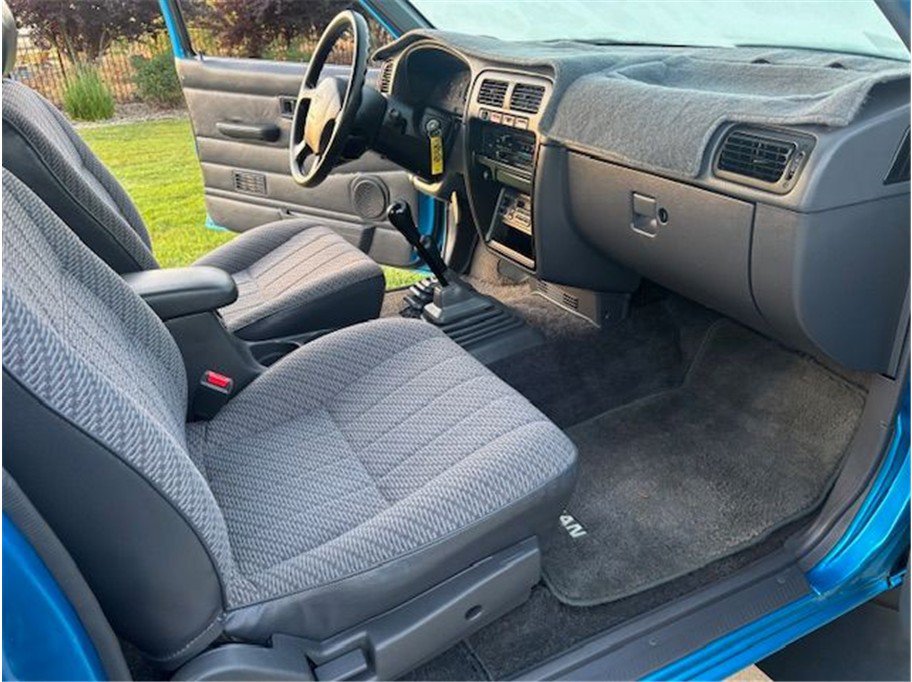 Used 1997 Nissan Pickup 4x4 King Cab image 7