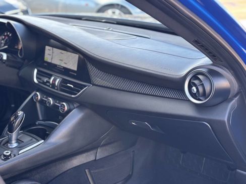 Used 2018 Alfa Romeo Giulia Quadrifoglio w/ Driver Assist Dynamic Package image 21