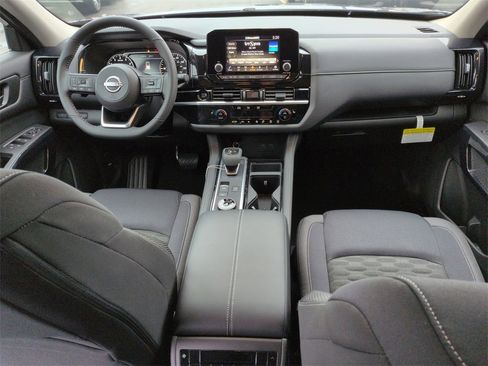 New 2025 Nissan Pathfinder SV image 15