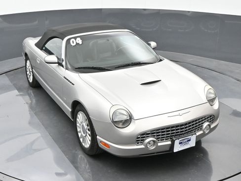 Used 2004 Ford Thunderbird image 21
