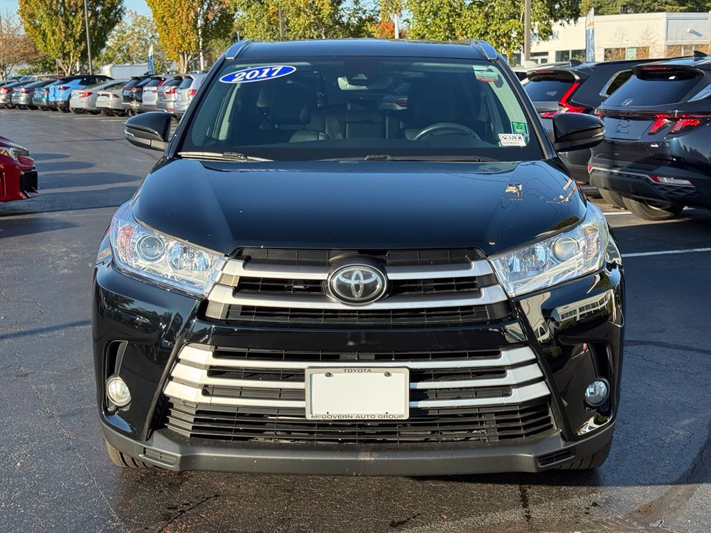 Used 2017 Toyota Highlander XLE w/ Carpet Mat Package AWD/4WD image 13