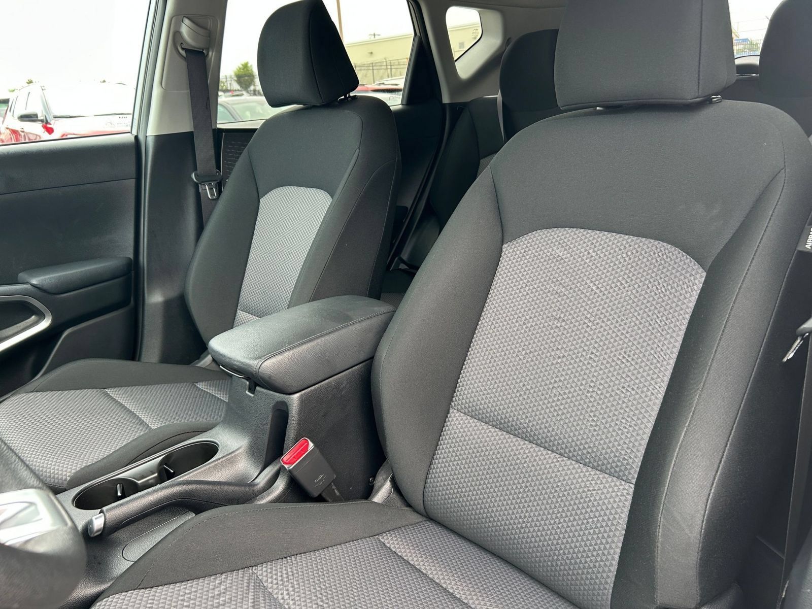 Used 2025 Kia Soul LX w/ LX Technology Package FWD image 30