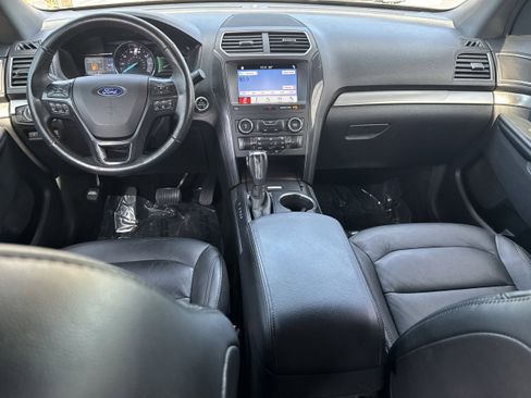 Used 2018 Ford Explorer XLT w/ Equipment Group 202A image 17