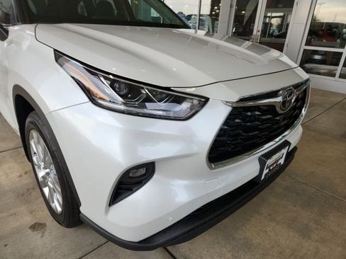 New 2026 Toyota Highlander Limited image 8