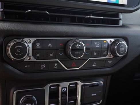 New 2025 Jeep Wrangler Sport S image 22