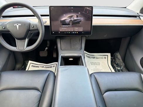 Used 2024 Tesla Model Y Long Range AWD/4WD image 18