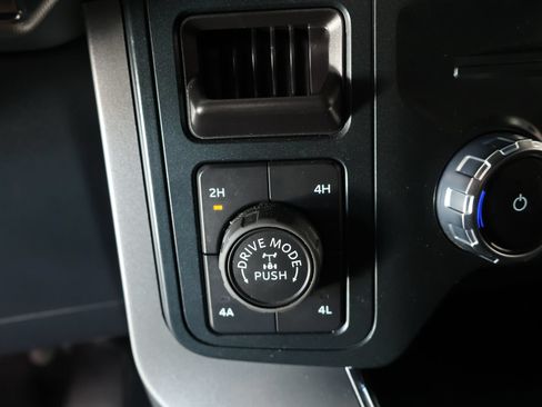 Used 2025 Ford F150 Lariat w/ Equipment Group 502A High AWD/4WD image 9