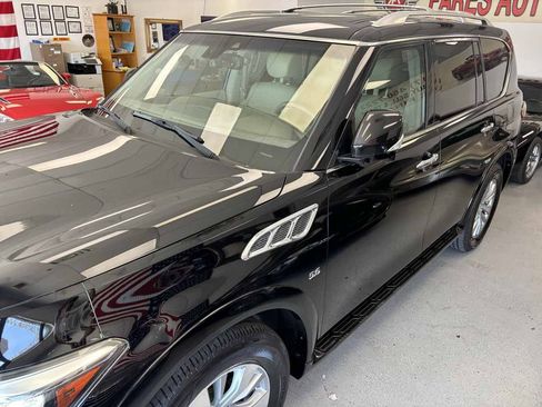 Used 2017 INFINITI QX80 2WD w/ Driver Assistance Package image 3