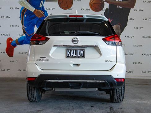 Used 2020 Nissan Rogue SV image 22