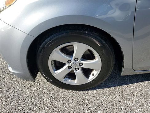 Used 2015 Toyota Sienna LE image 8