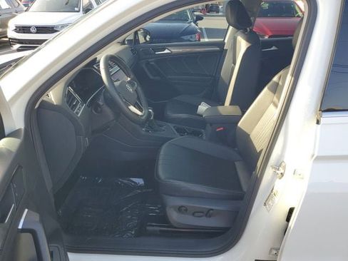 Certified 2024 Volkswagen Tiguan SE w/ Panoramic Sunroof Package image 18