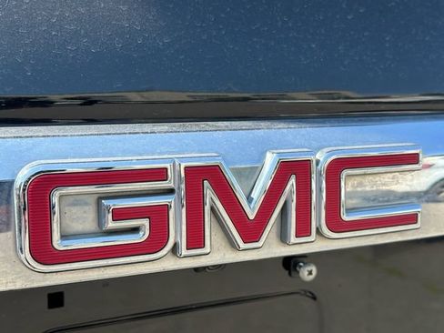 Used 2018 GMC Yukon Denali w/ Open Road Package AWD/4WD image 10