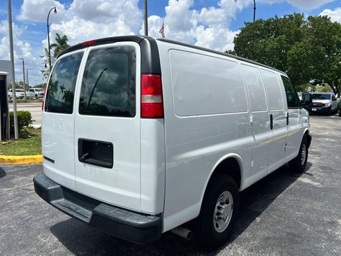 Used 2020 Chevrolet Express 2500 RWD image 4