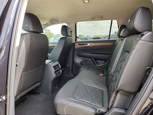 New 2026 Volkswagen Atlas SE FWD image 12