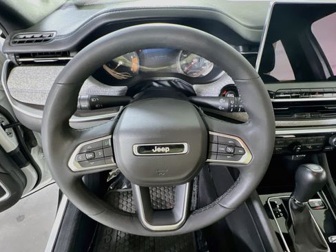 Used 2023 Jeep Compass Latitude w/ Convenience Group AWD/4WD image 11