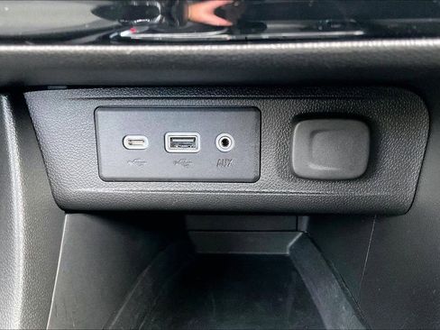 Used 2020 Buick Encore GX Preferred w/ Cold Weather Comfort Package FWD image 33