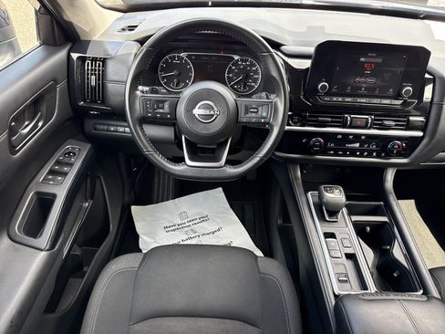 Used 2025 Nissan Pathfinder SV FWD image 17