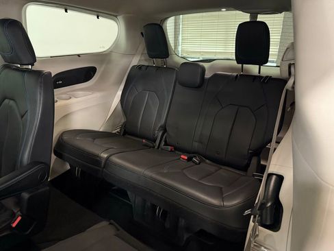 Used 2021 Chrysler Pacifica Touring-L w/ Uconnect Theater Family Group image 21
