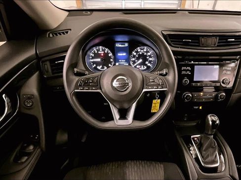 Used 2017 Nissan Rogue S image 5