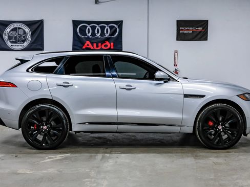 Used 2019 Jaguar F-PACE S image 8