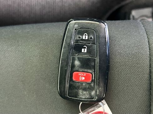 Used 2022 Toyota RAV4 SE image 36