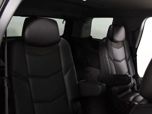 Used 2017 Cadillac Escalade Luxury image 23