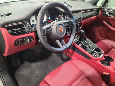 New 2026 Porsche Macan GTS image 4