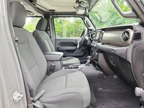 Used 2021 Jeep Gladiator Sport image 13