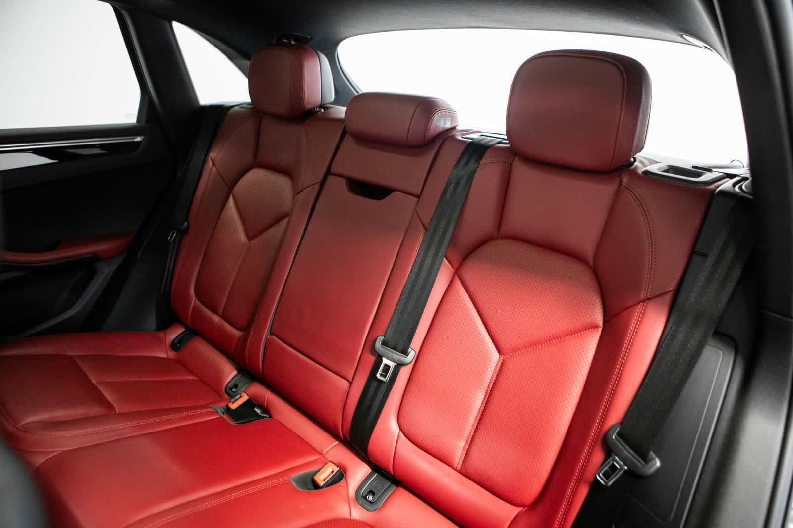 Used 2023 Porsche Macan AWD/4WD image 32
