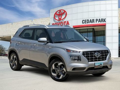 Used 2025 Hyundai Venue SEL FWD image 1